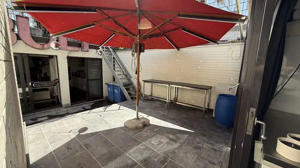 1773927115-terras achter